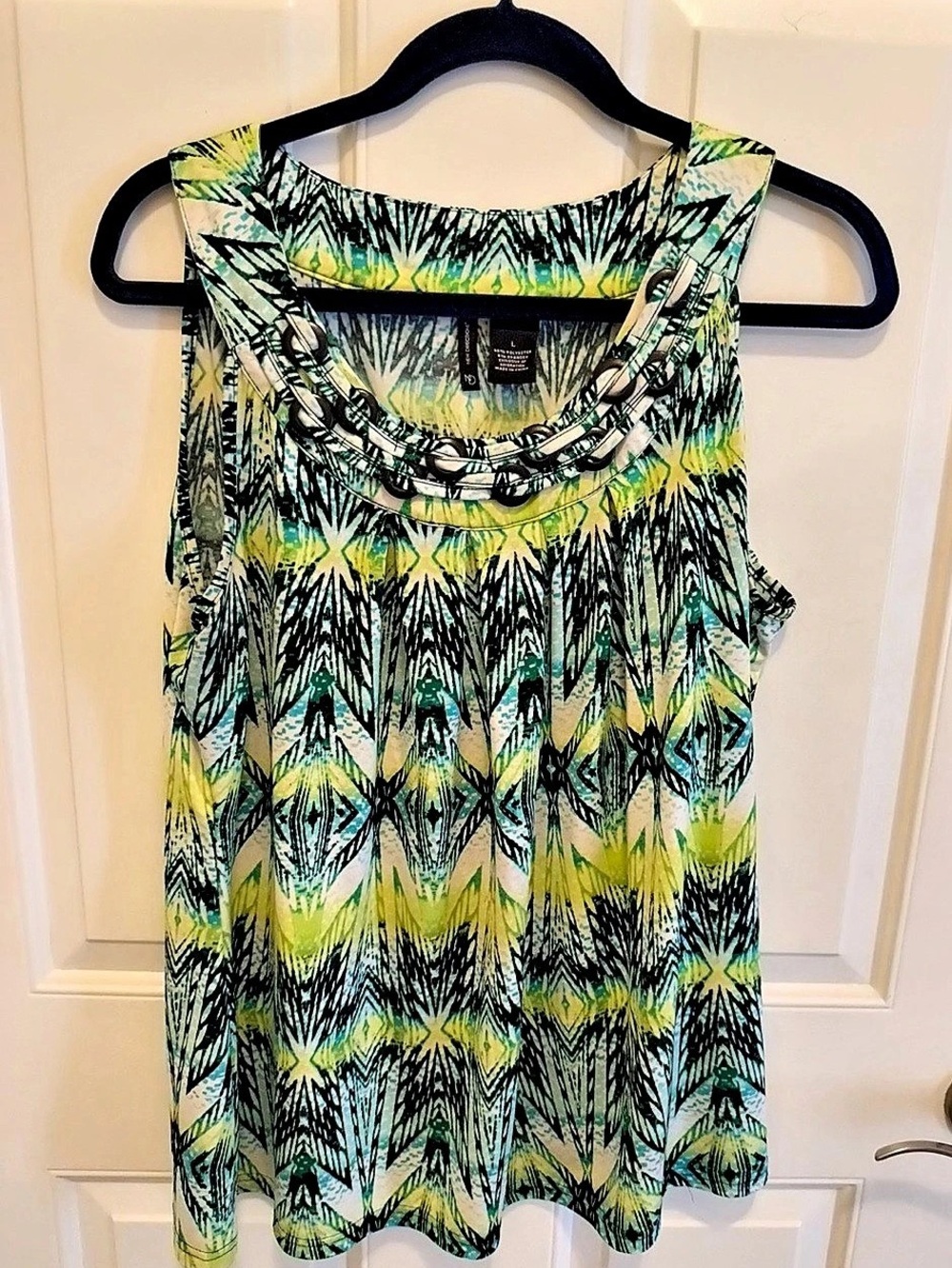 New Directions Geometric Tank Top in Green & Black Size Large